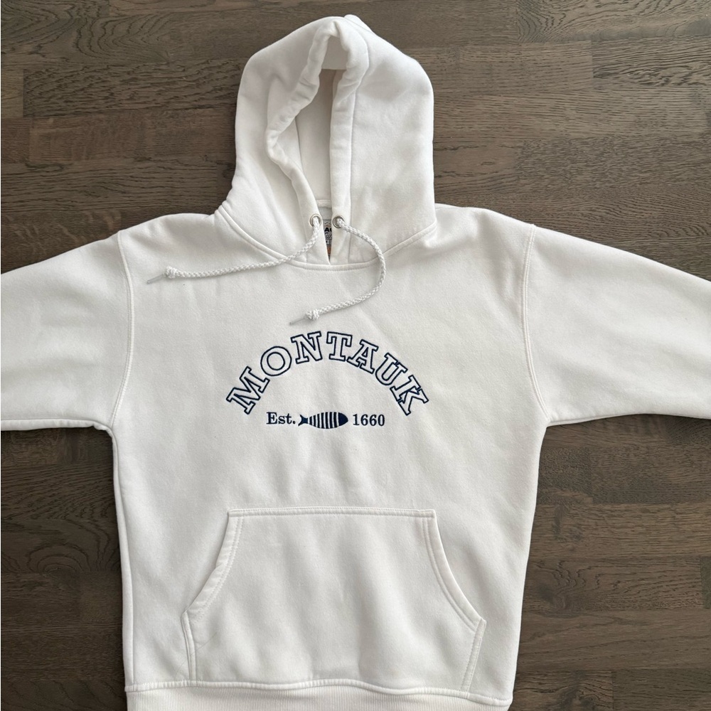 White Embroidered Montauk Hoodie with Embroidered Fish Design Size S 100% cotton